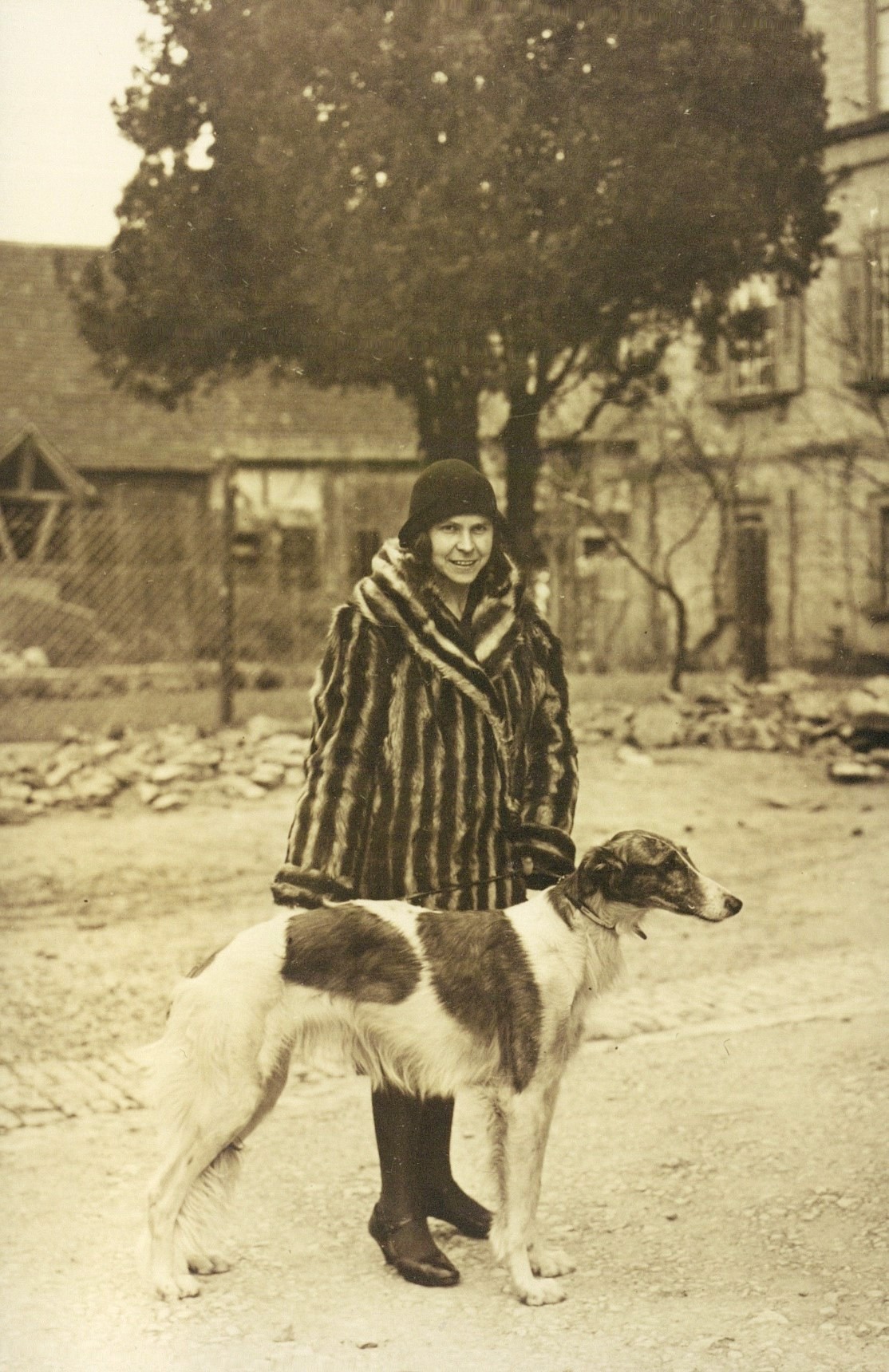 Oxana (BUSSIUS), 1934